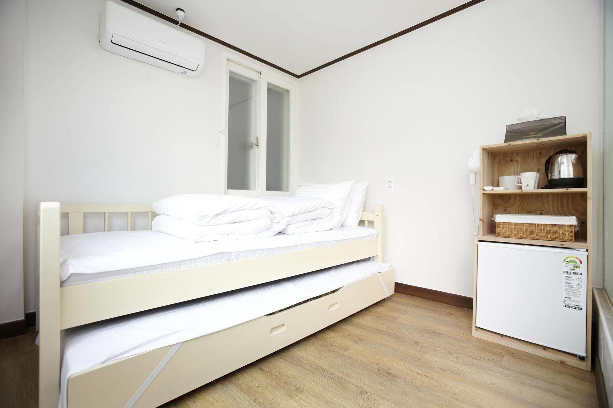 24 Guesthouse Sinchon Hongdae Seul Exterior foto